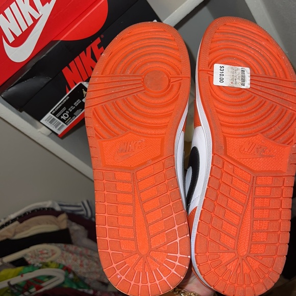 Jordan 1 low OG STARFISH COLORWAY - Picture 2 of 4